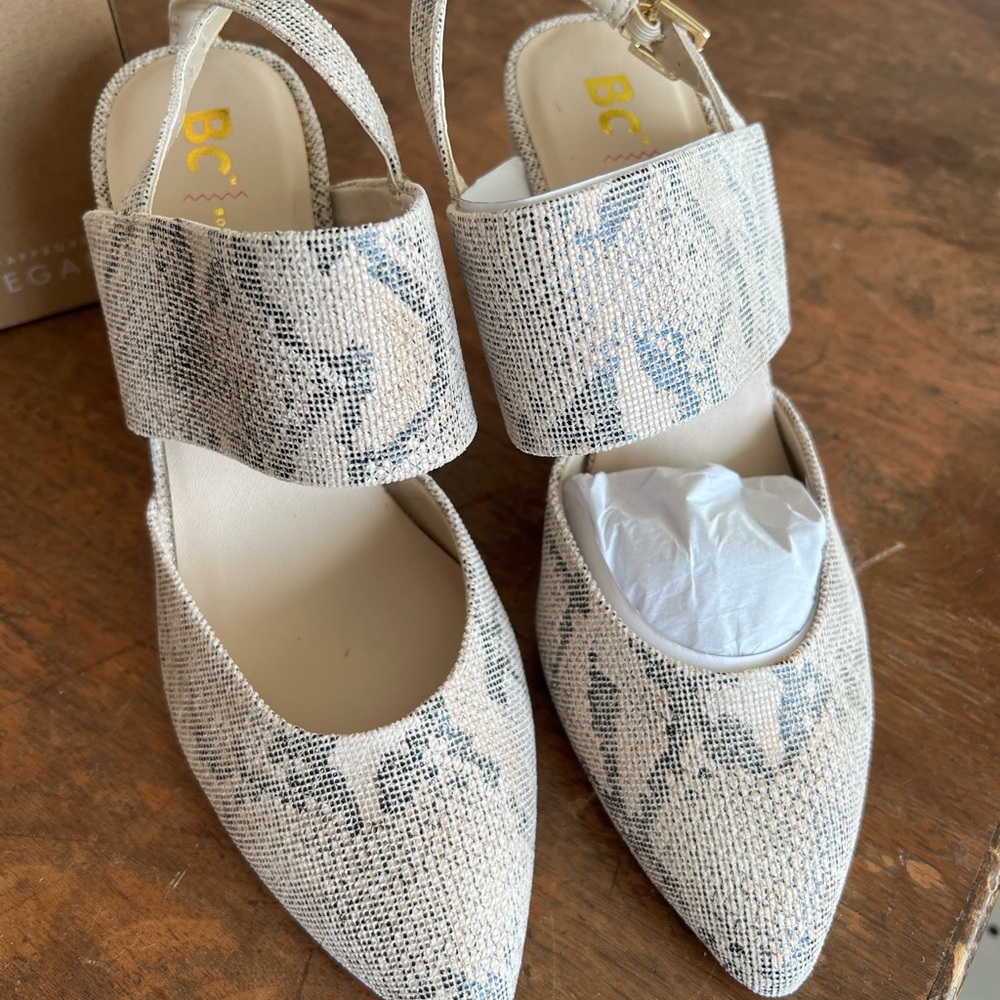 B.C. Footwear Women's Cream and Gray Block Heels